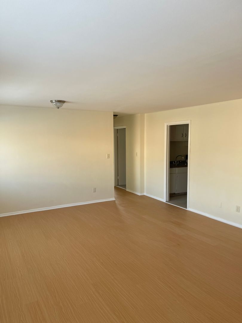 DAYTON Apartment: 1570 WOODMAN DRIVE