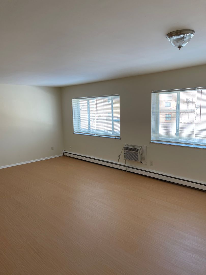 DAYTON Apartment: 1570 WOODMAN DRIVE