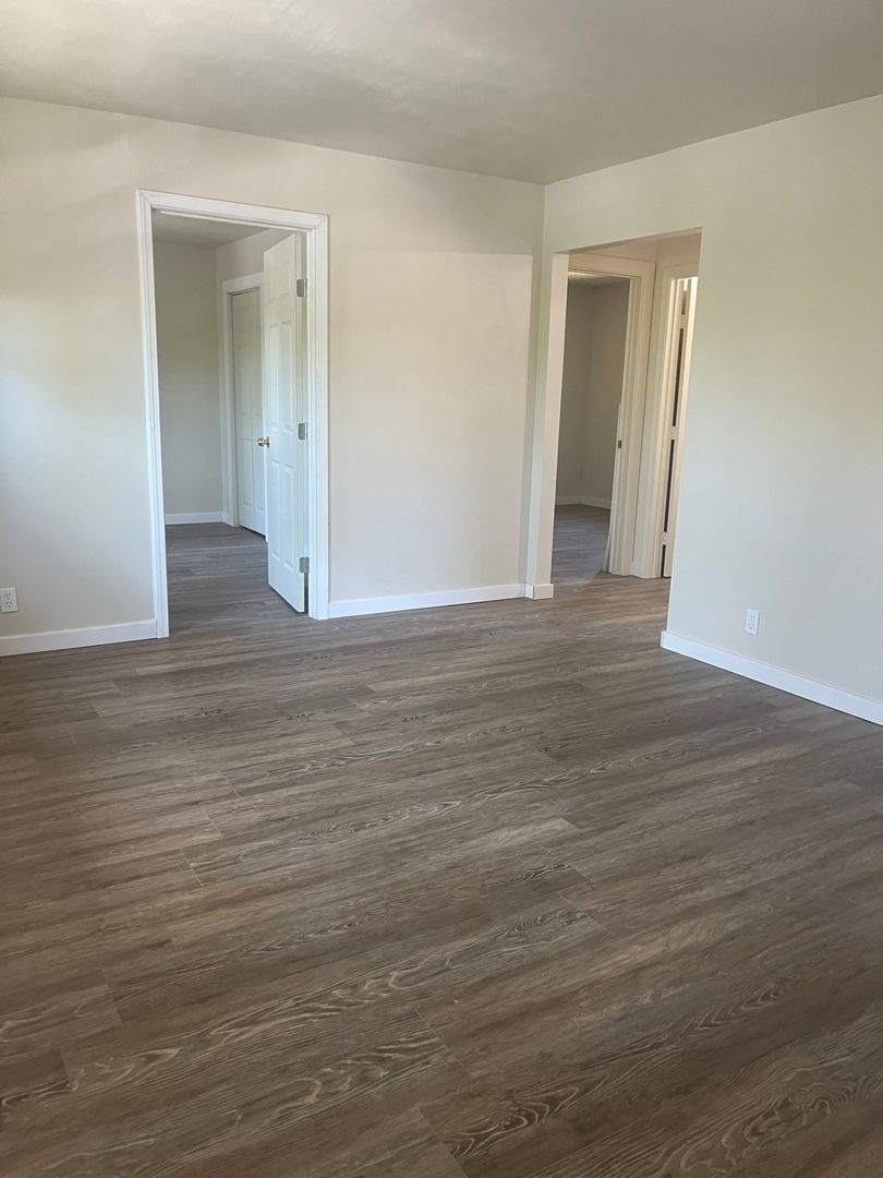 Festus Apartment: 325 Sunny Side Front/ Rear