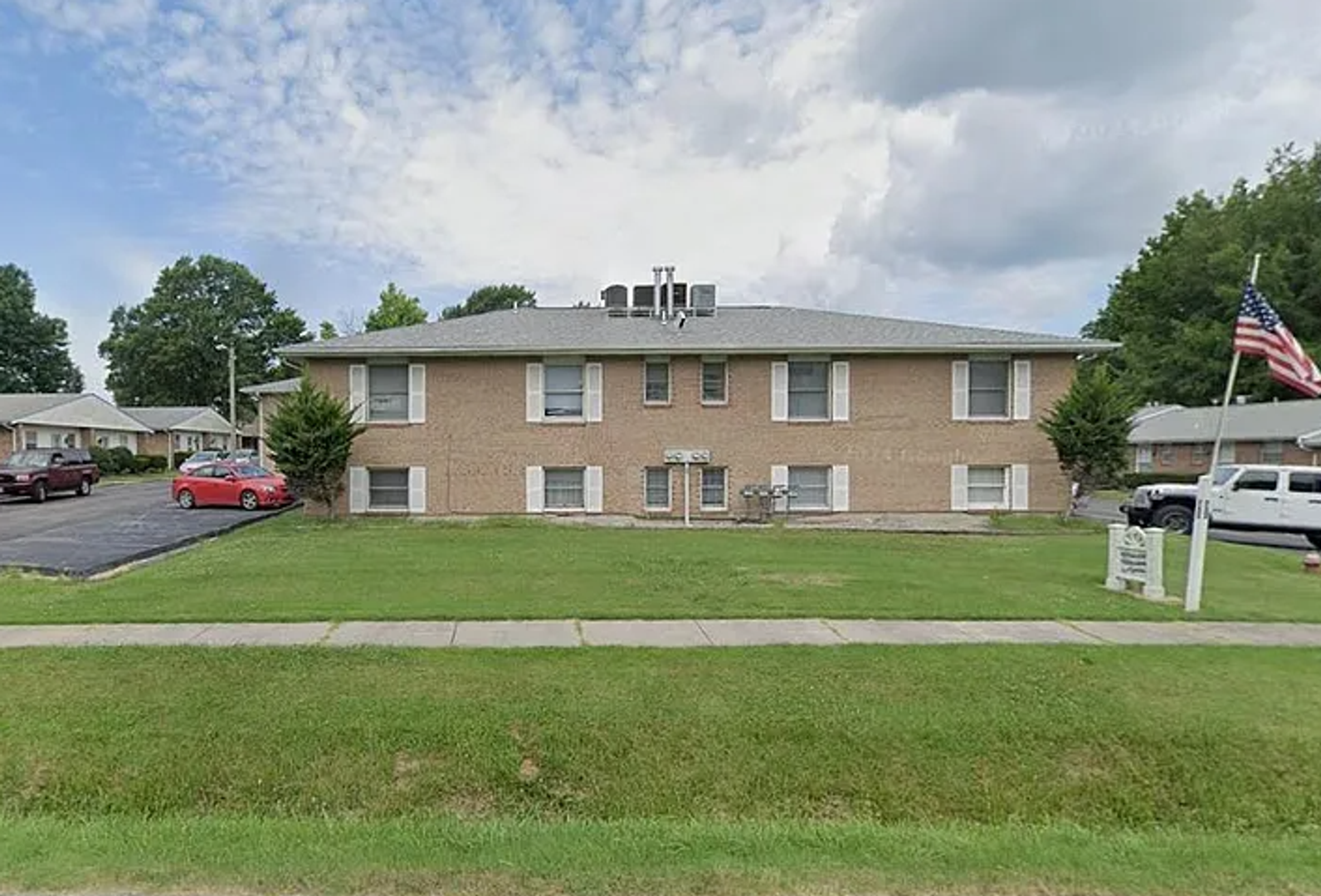 St. Genevieve Apartment: 753 Rozier St