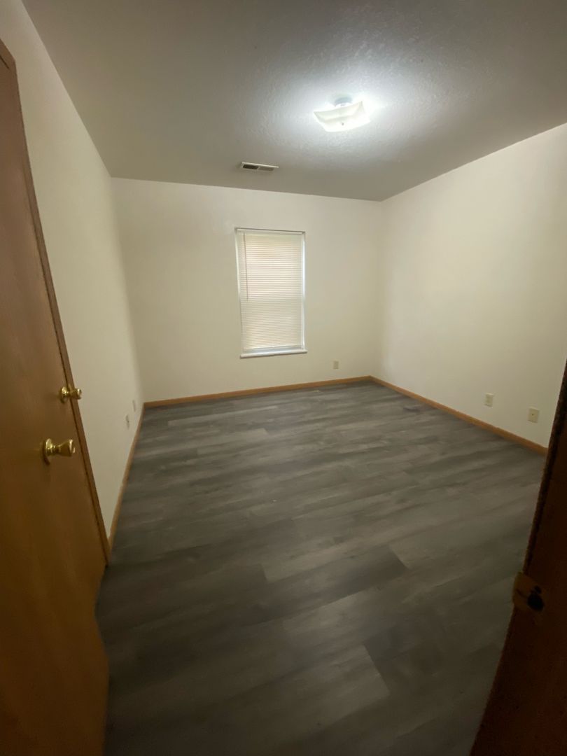 Desloge Apartment: 1009 Hawthorne Street