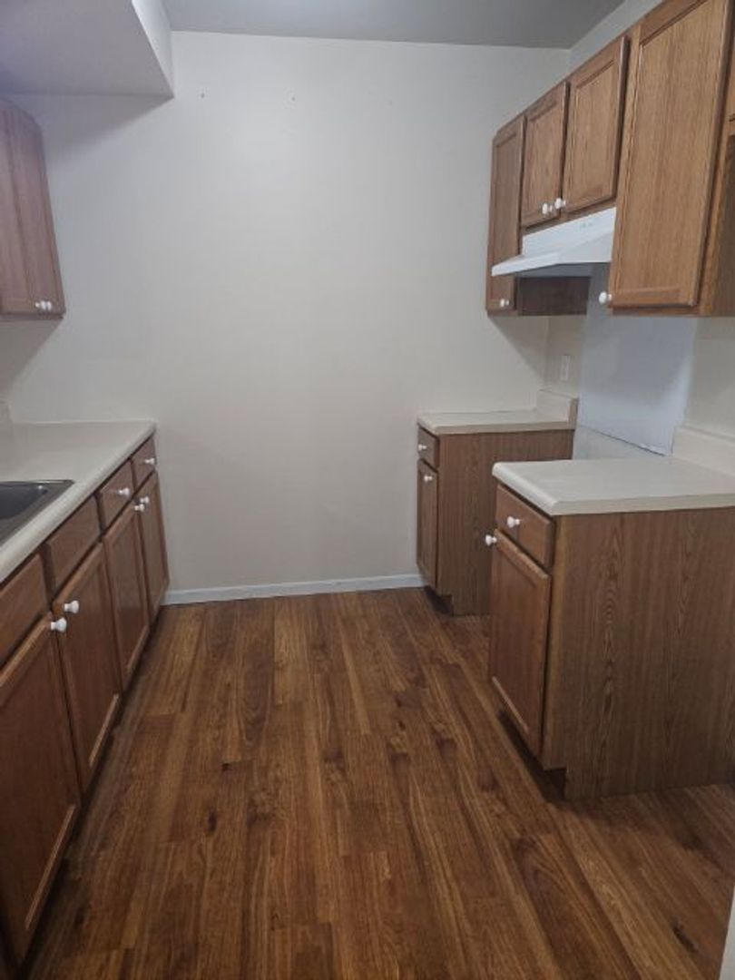 Desloge Apartment: 1009 Hawthorne Street