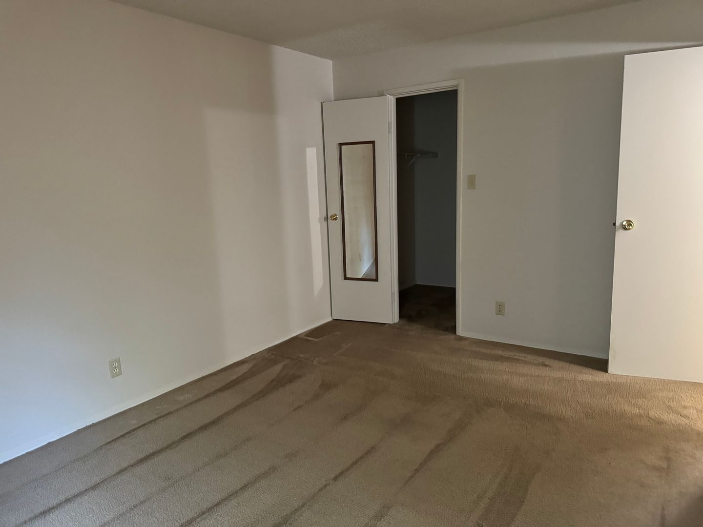 Arnold Apartment: 32 Woodglen Apartment
