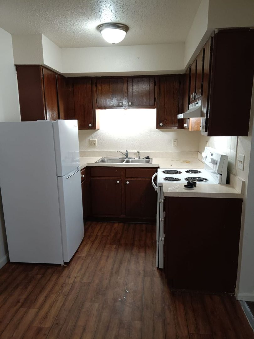 St. Clair Apartment: 1050 Plaza Ct.