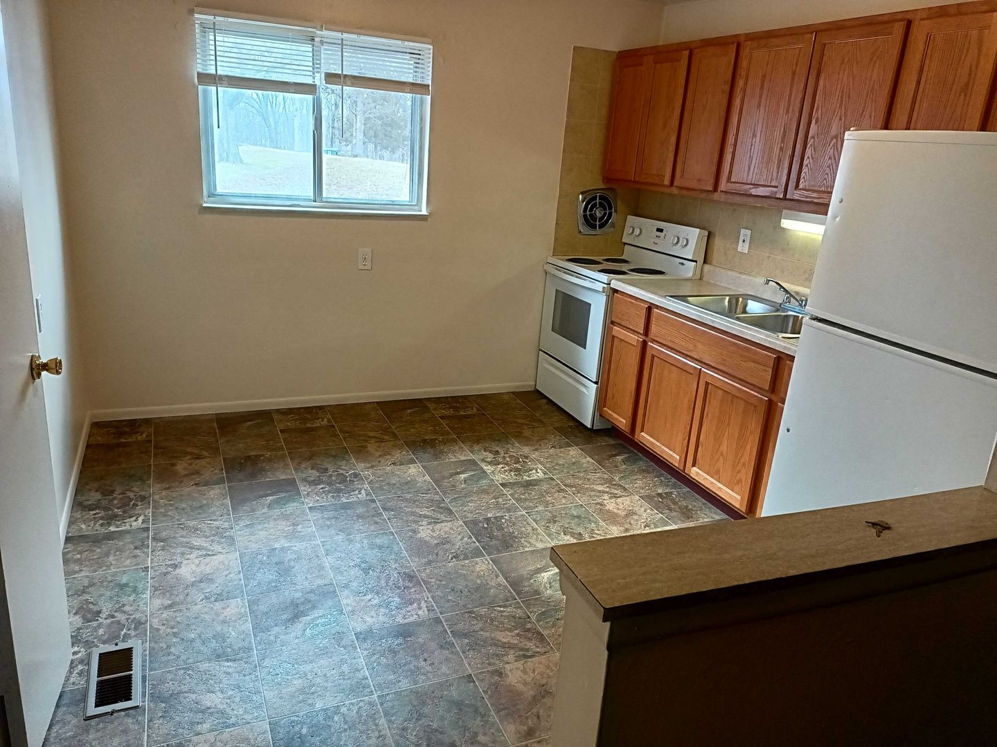 FESTUS Apartment: 1545 West Main Street