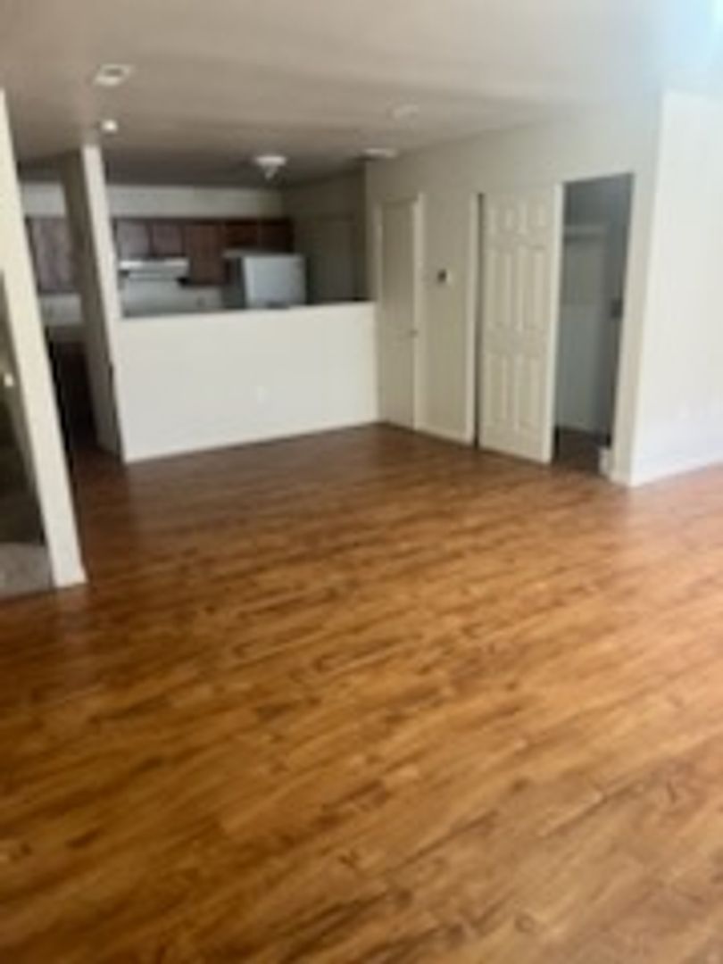 Pacific Apartment: Palisades Dr