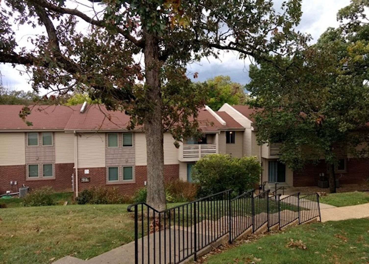 Arnold Apartment: 32 Woodglen Apartment