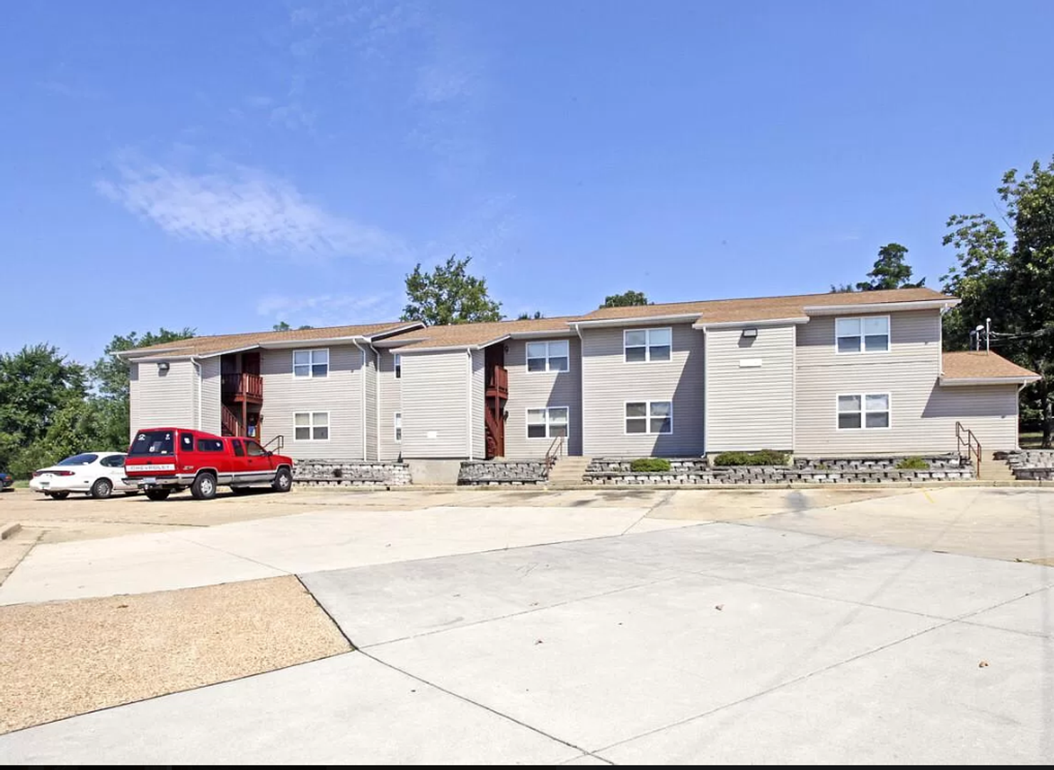St. Clair Apartment: 1050 Plaza Ct.