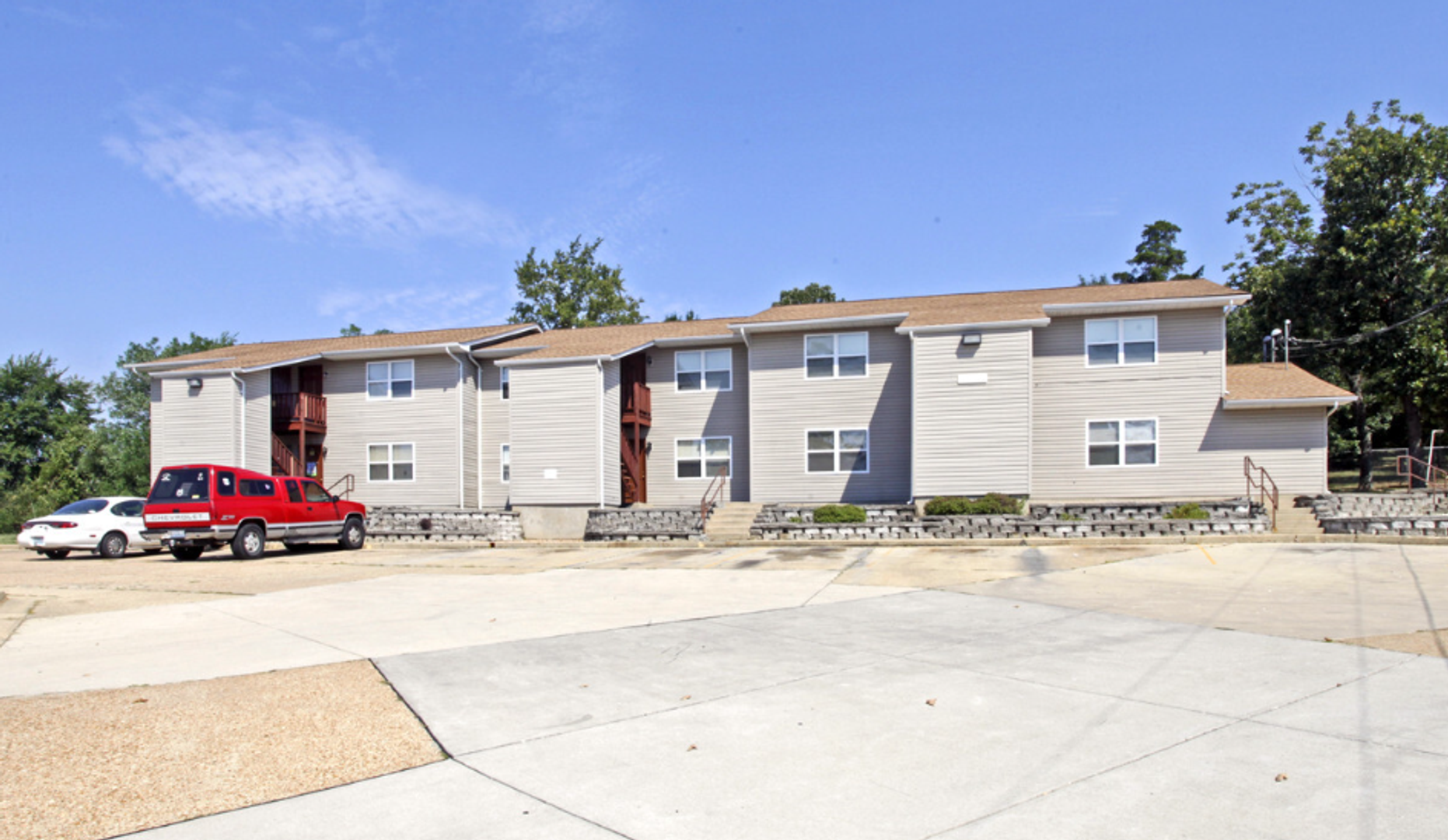 St. Clair Apartment: 1040 Plaza Ct