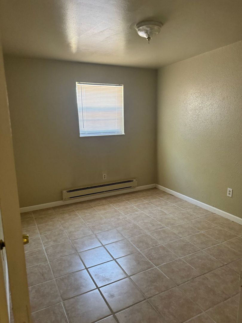 Fenton Apartment: 373 Corisande Hill