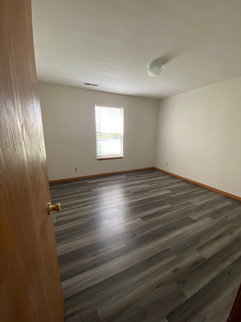 Desloge Apartment: 1009 Hawthorne Street