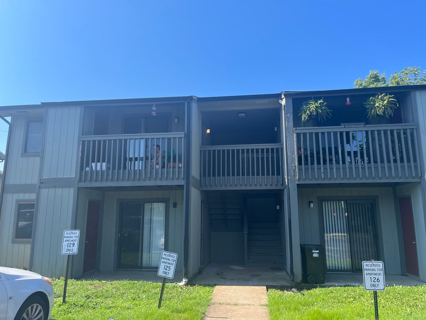 Desloge Apartment: 1009 Hawthorne Street