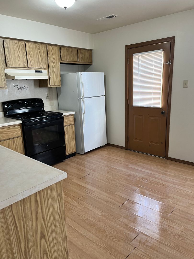 Festus Apartment: 1210 West Main St