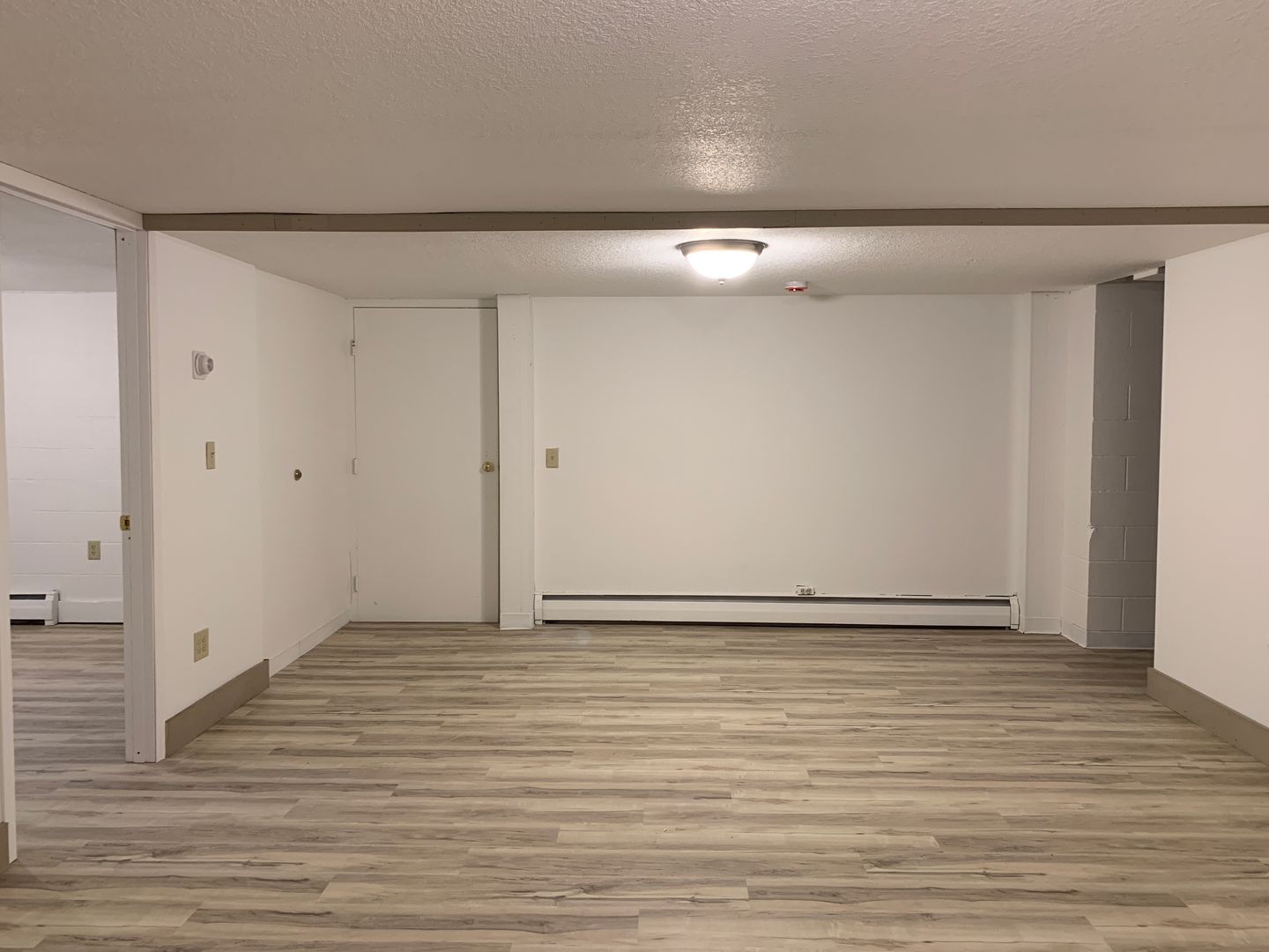 Hutchinson Apartment: 105 2nd Ave SW