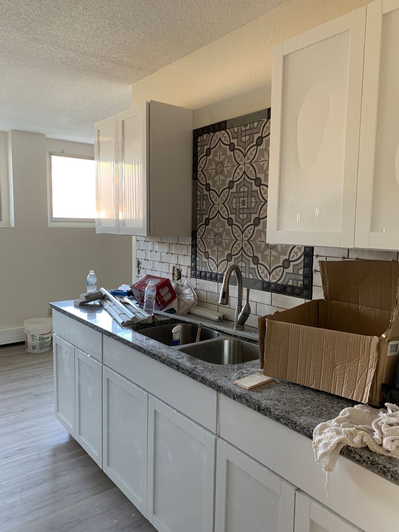 Hutchinson Apartment: 221-231 Freemont Ave SE