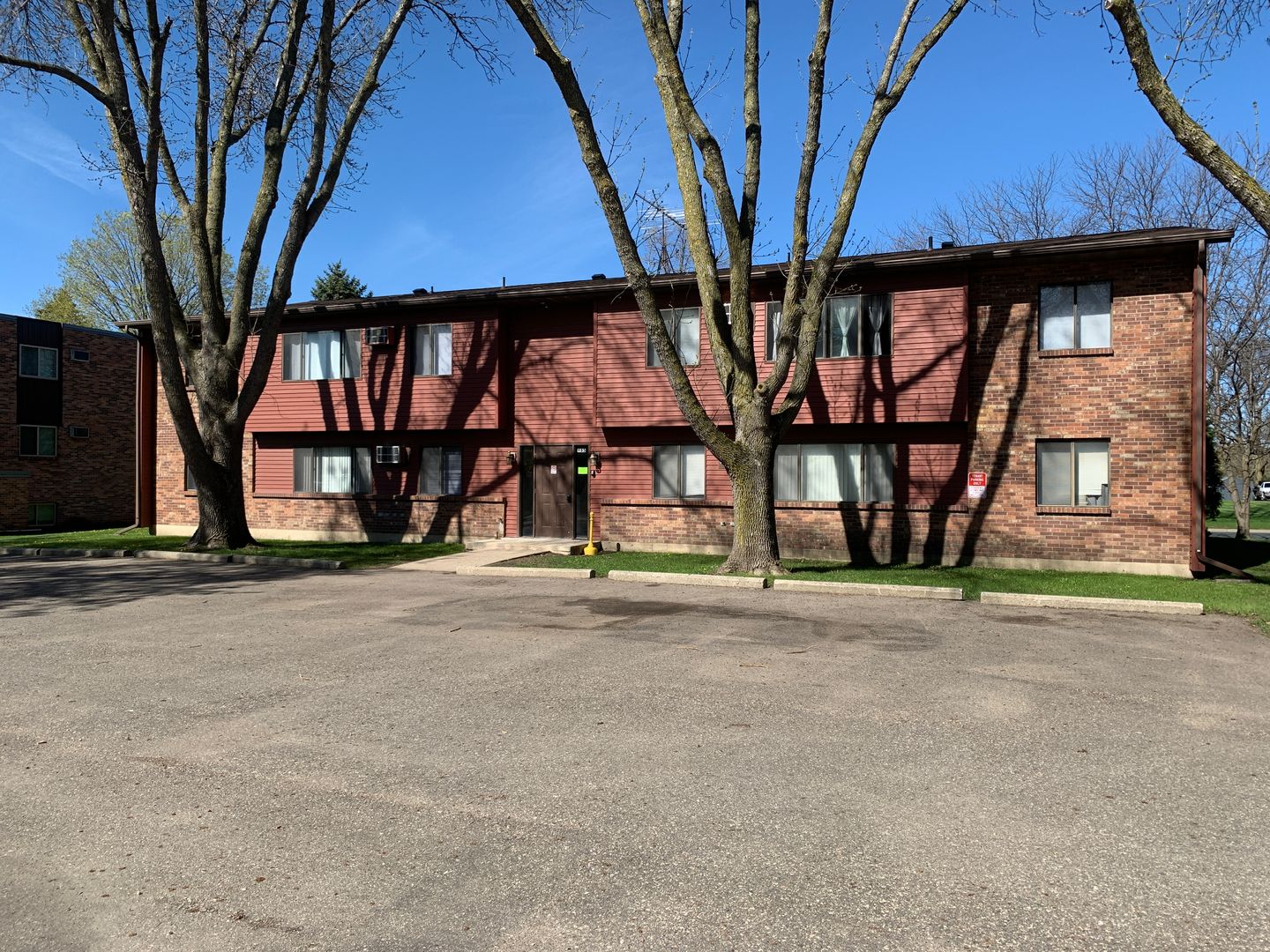 Hutchinson Apartment: 985 Echo Dr SE