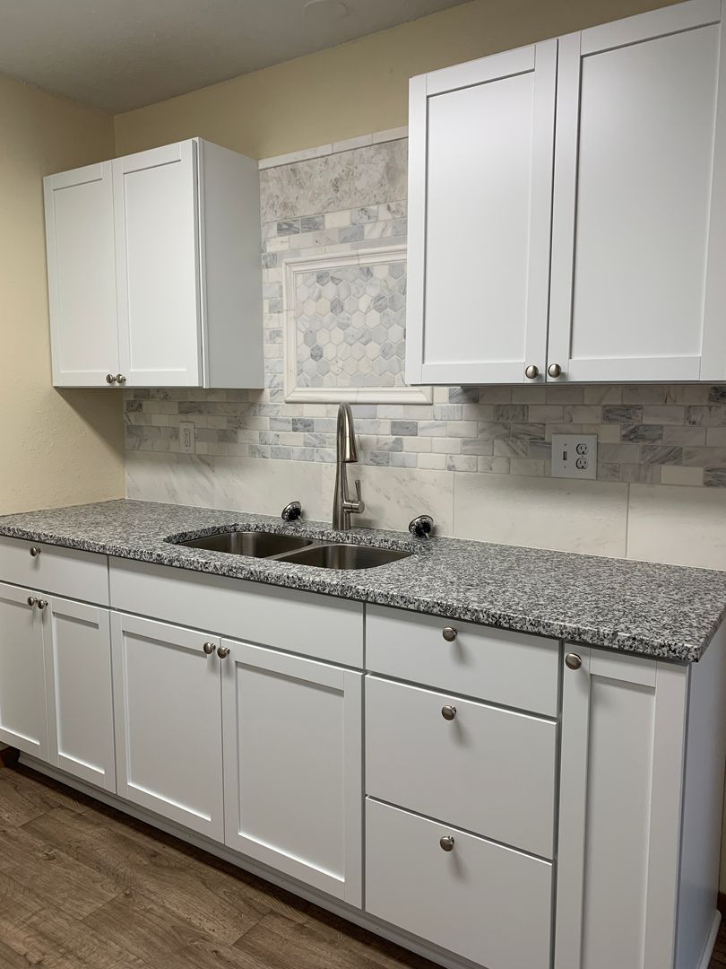 Hutchinson Apartment: 221-231 Freemont Ave SE