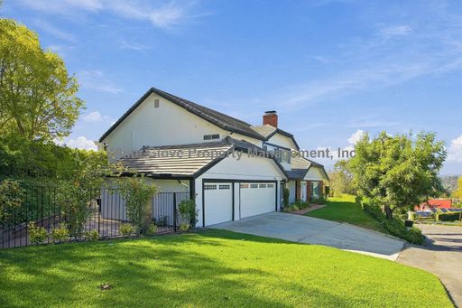 4-Bedroom Anaheim Hills Home with Loft, Pool, Spa & 3-Car Garage – photo 1