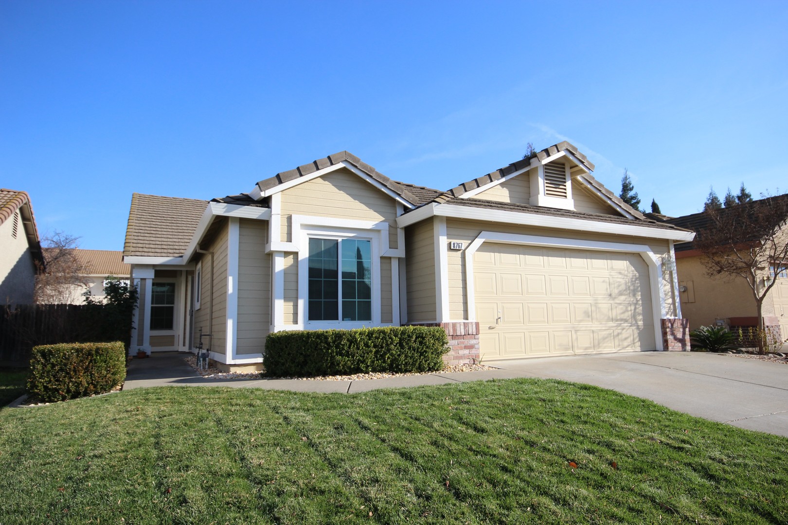 Elk Grove House: 8767 Mesa Brook Way