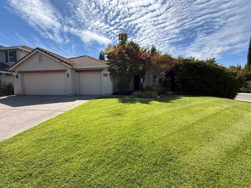 Gorgeous Single Story Elk Grove Home with Pool – photo 1