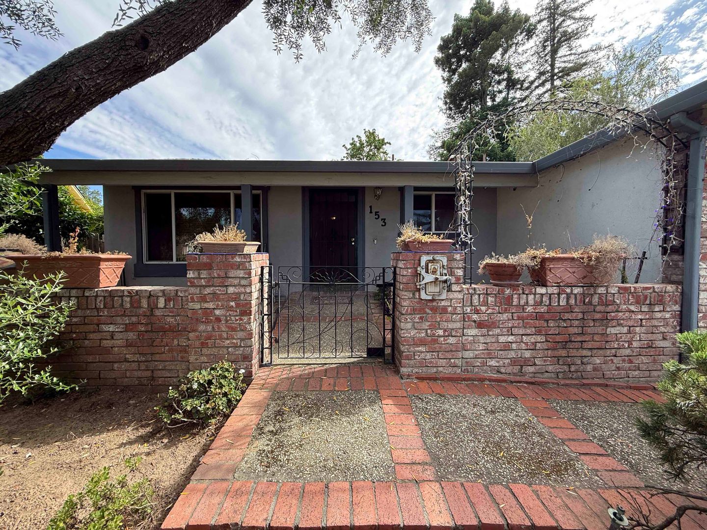 Sacramento House: 153 Waterglen Cir