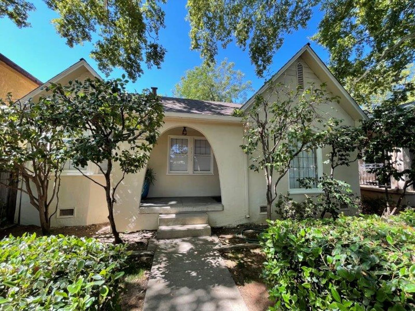 Sacramento House: 2612 C St