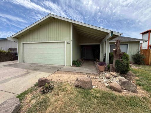 Freshly Updated 3 Bedroom 2 Bath – photo 1