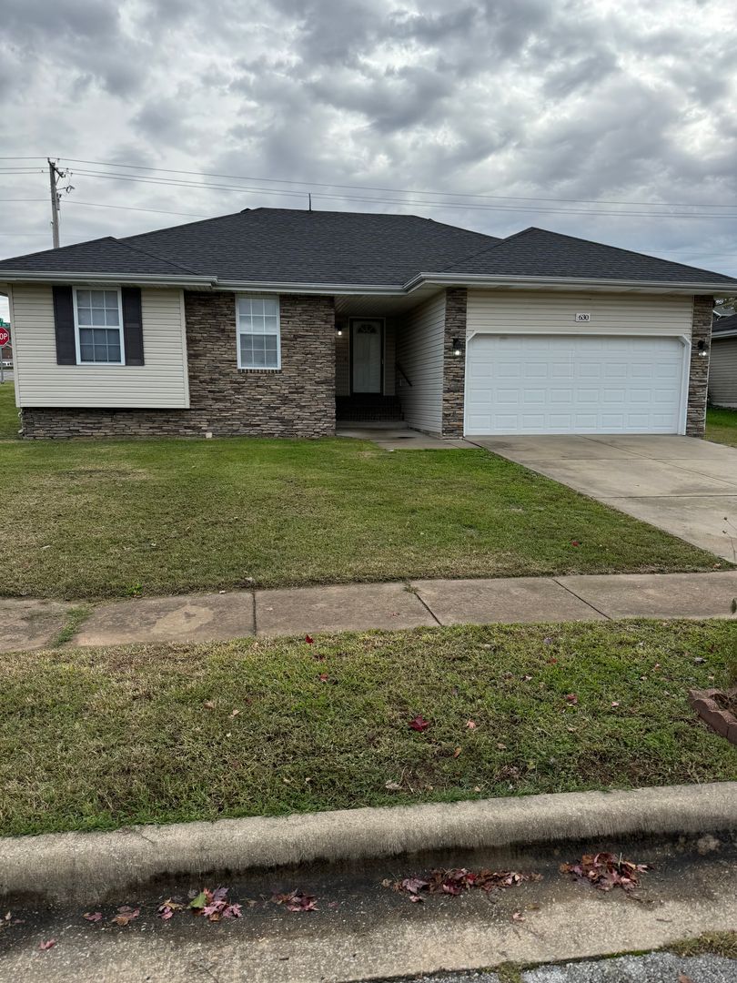 Republic House: 630 Cottonwood