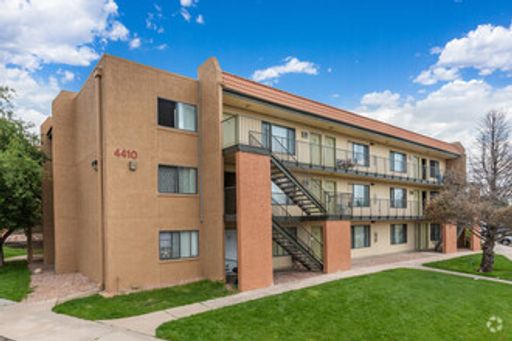 **MOVE IN SPECIAL** $500 off the rent Come and apply today!! – photo 1