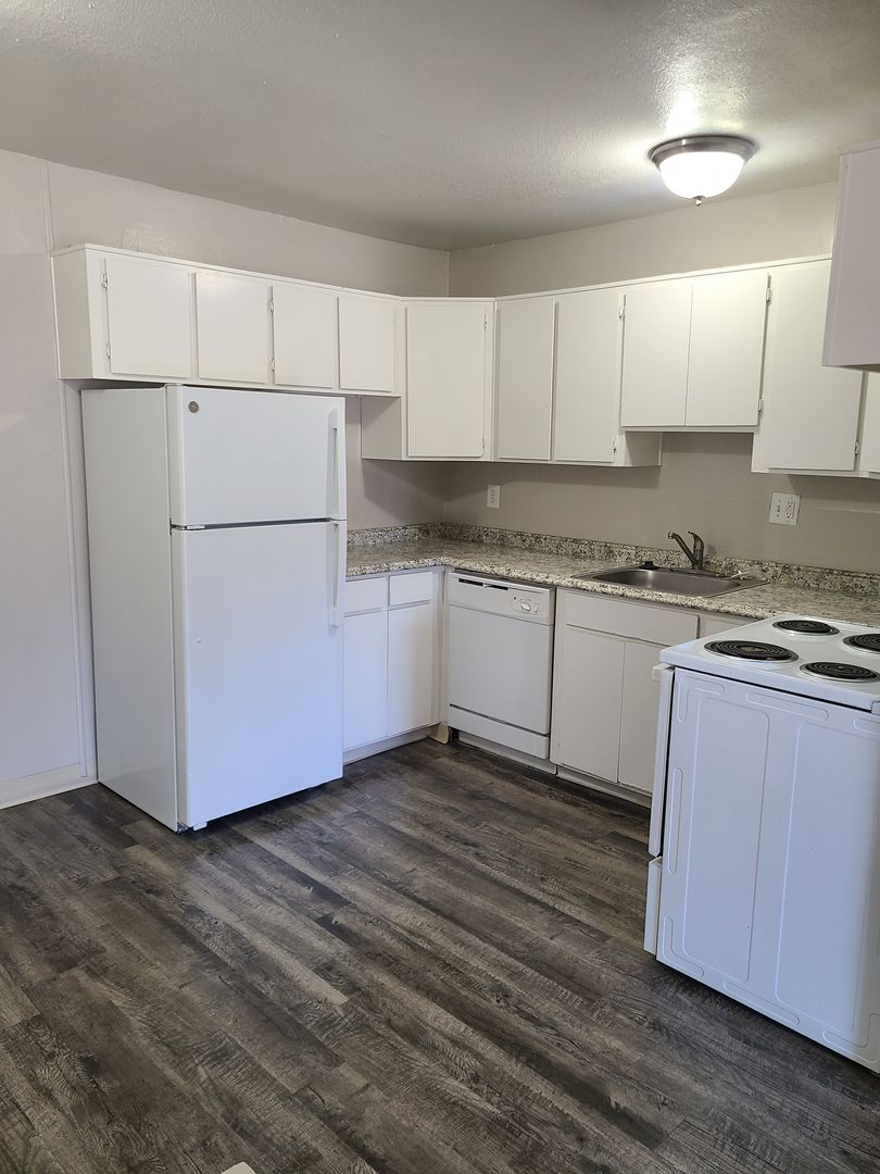 Colorado Springs Apartment: 4420 East Pikes Peak Avenue