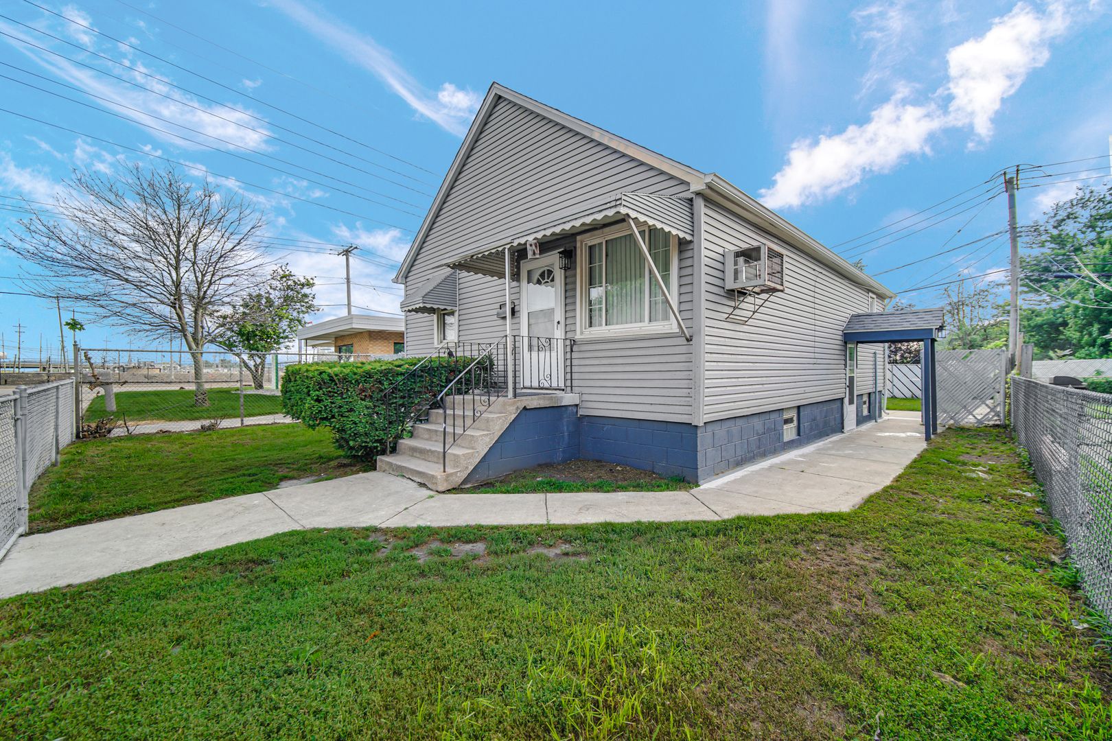 Whiting House: 2842 Schrage Ave