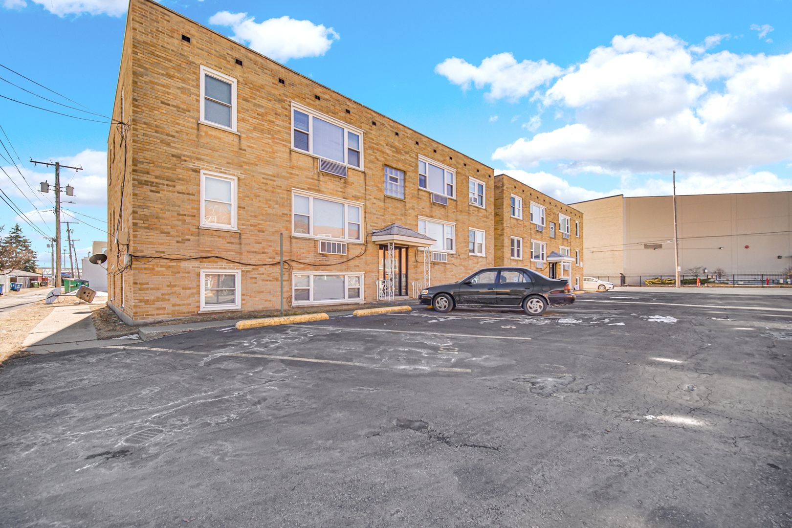 Whiting Apartment: 1317 Calumet Ave