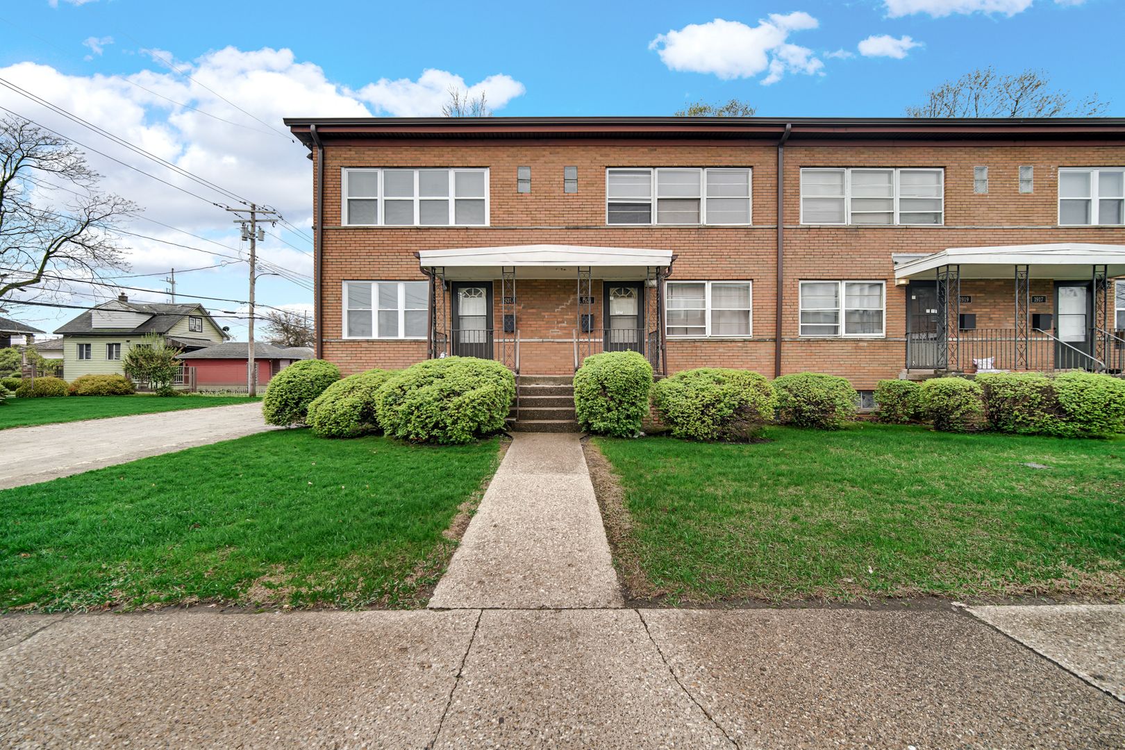Whiting Apartment: 1913-21 Warwick Ave