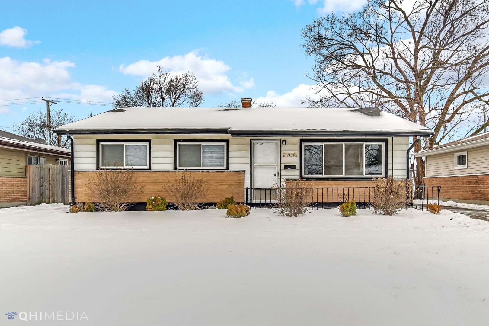 Lansing House: 17136 Walter St