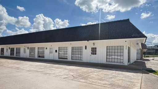CORNER SQUARE, 3404 B JACKSON ST