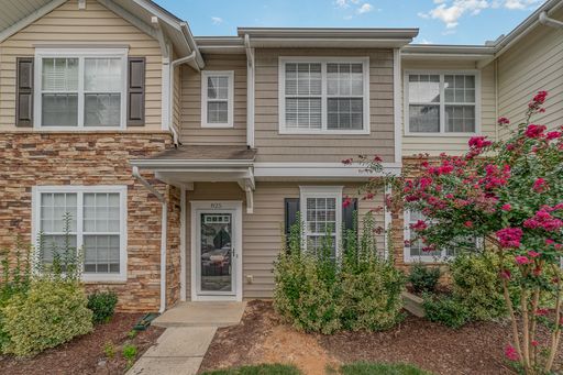 Comfortable Fieldstone Townhome with Walk-In Closets