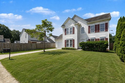 Spacious Home on a Cul-de-Sac with Large Fenced Backyard – photo 1