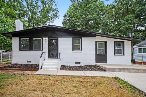 Renovated 4BR Ranch Near NoDa & Camp North End – photo 1