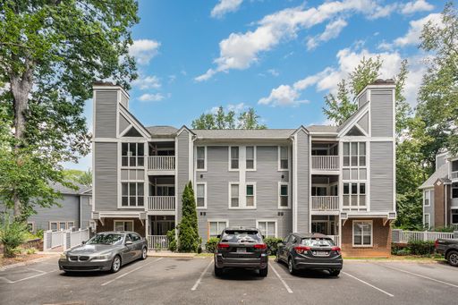 Crisp, Clean, Convenient, Condo in Charlotte's Eastover neighborhood – photo 1