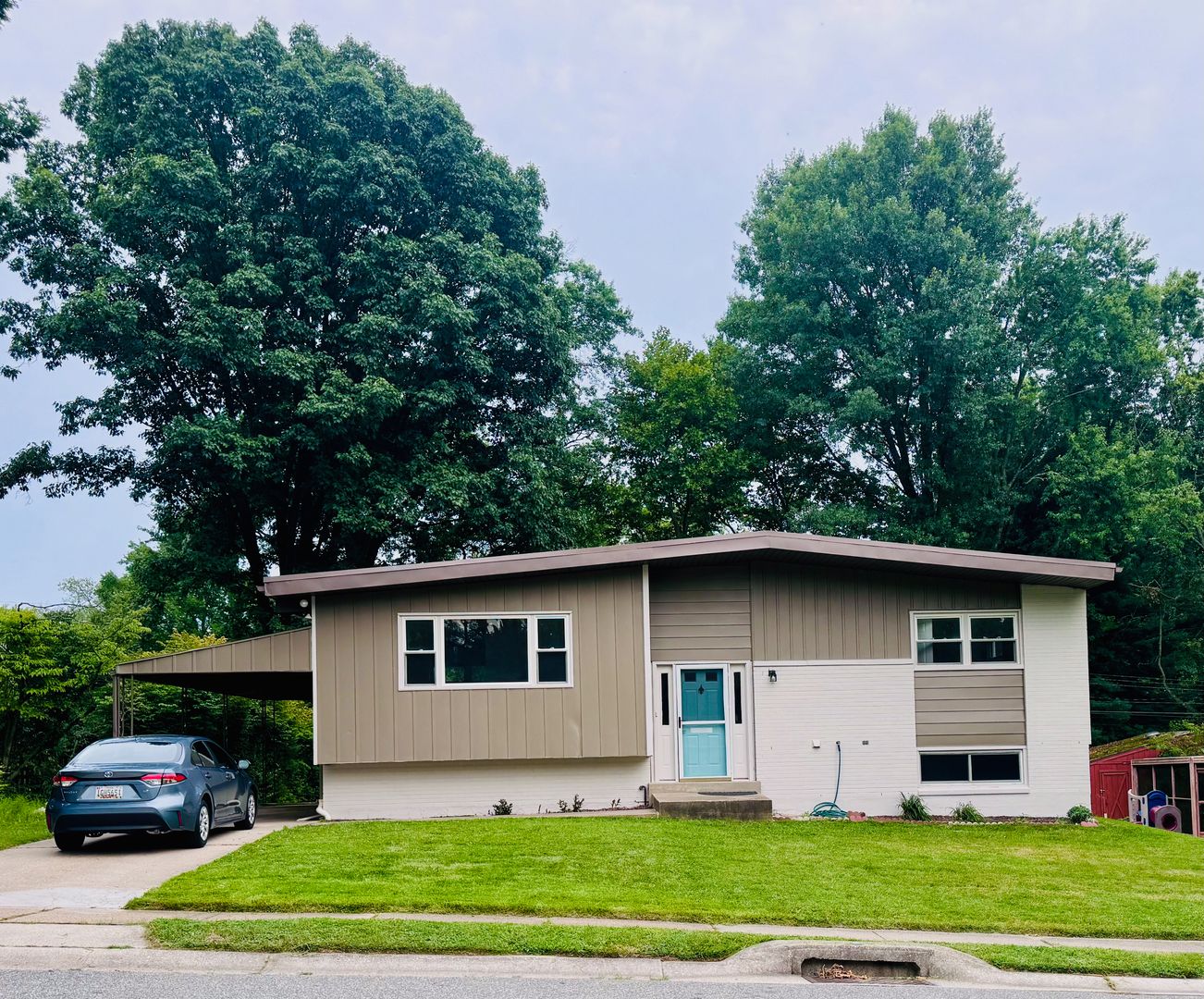 5 bedroom, 2 bathroom home in Newark