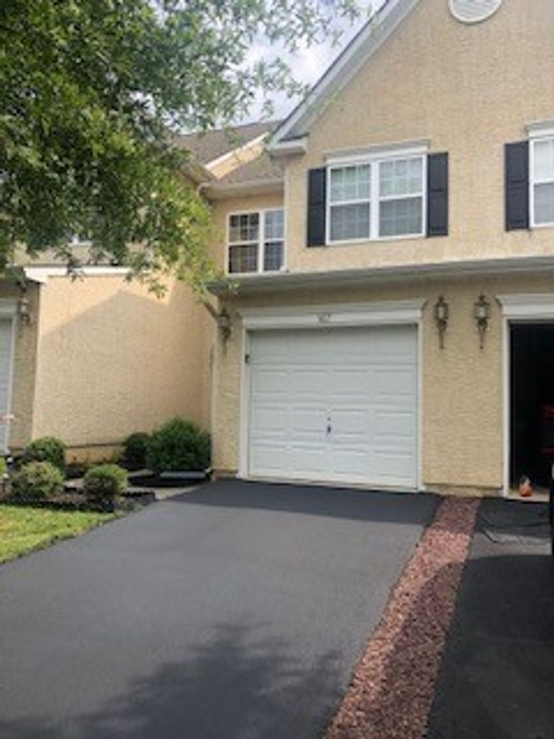 Middletown House: 167 Springfield Circle