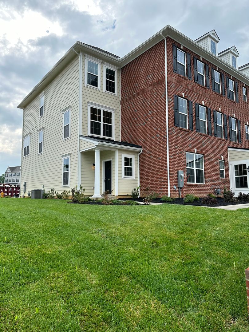 Claymont House: 401 Lenape Way