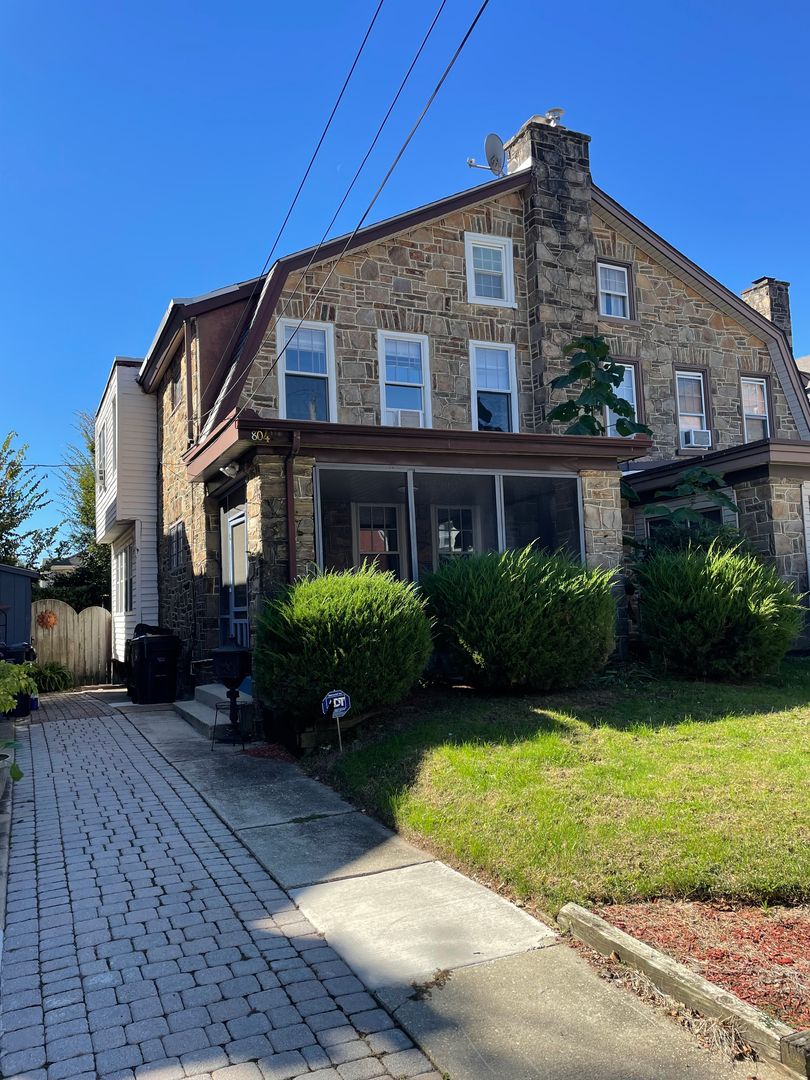 Wilmington House: 804 W 24th St