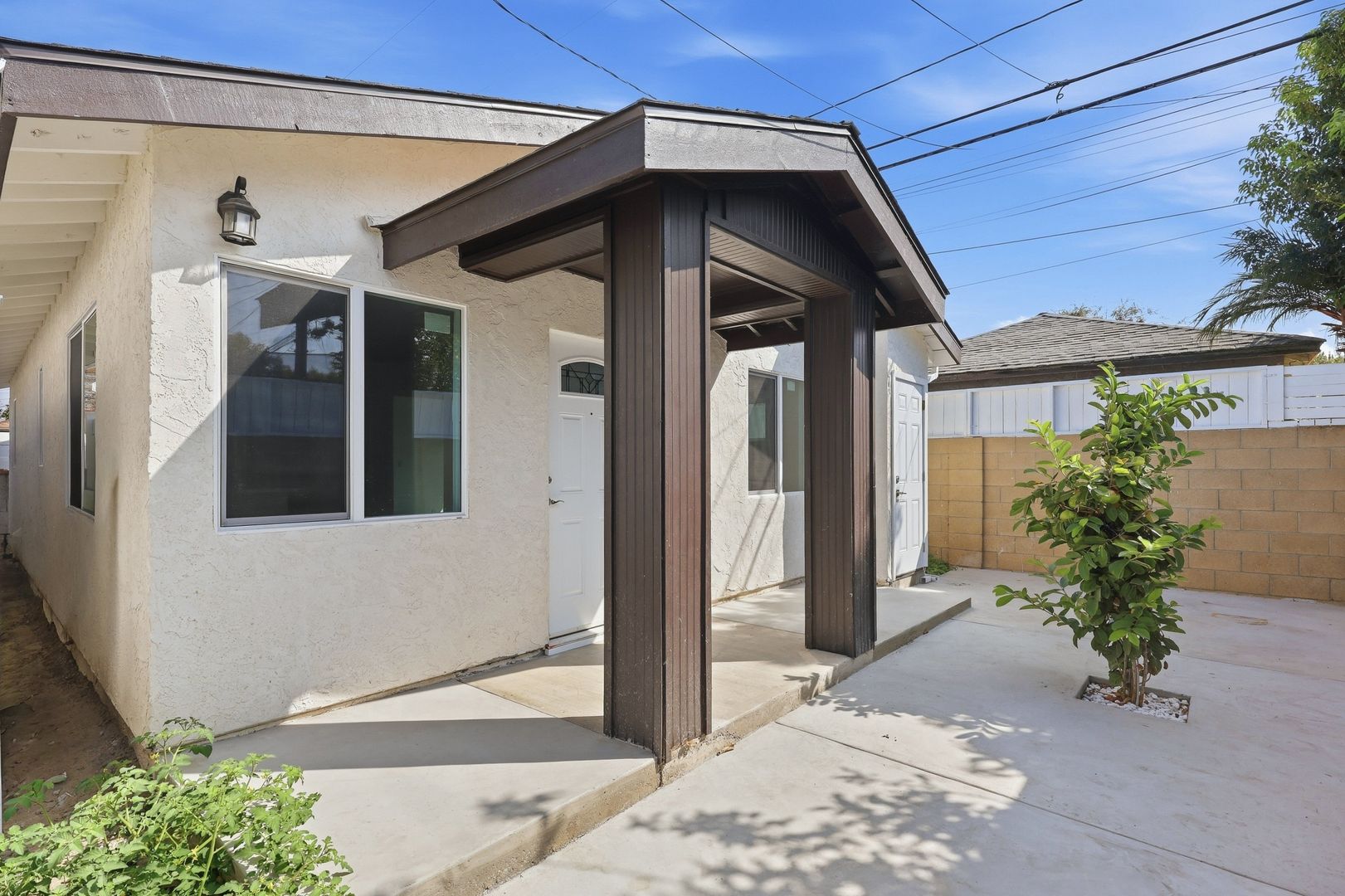 Lakewood House: 4766 Palo Verde Ave
