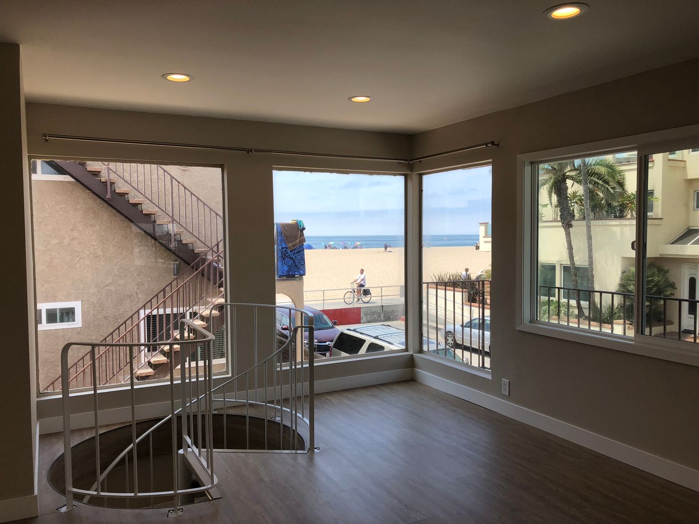 Newport Beach Apartment: 1526 W Oceanfront