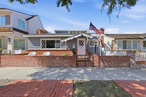 Furnished Balboa Peninsula Point Cottage Home | Available November 1st – April 30th – photo 1