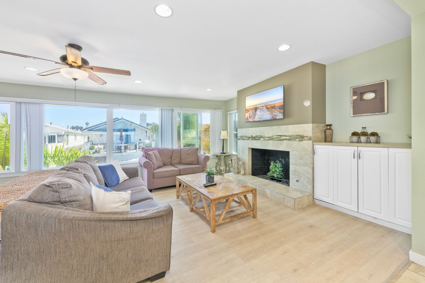 Newport Beach Apartment: 119 46th St