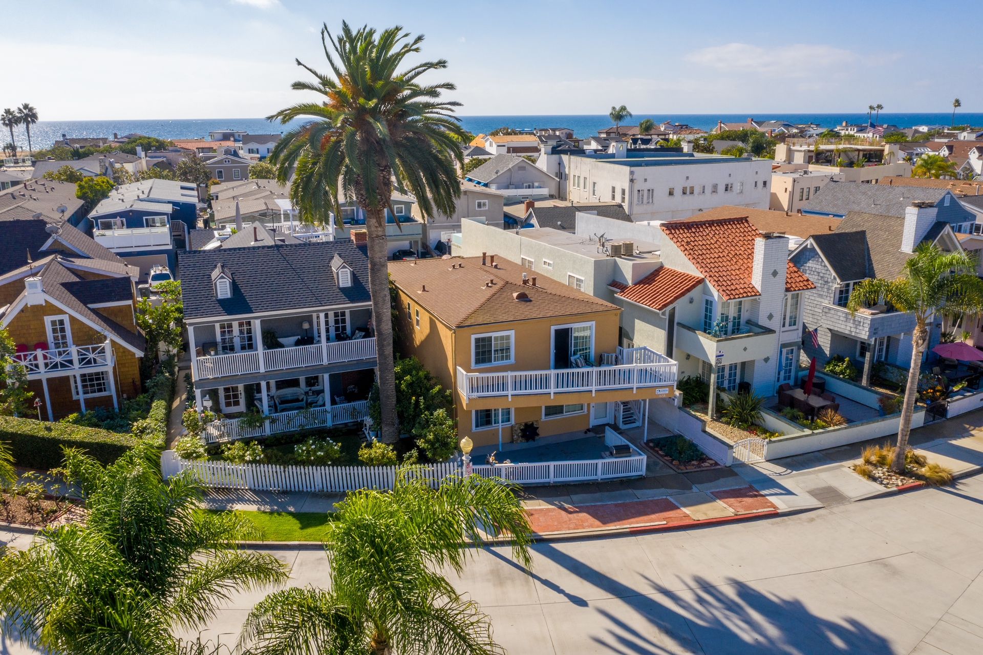 Newport Beach Apartment: 1633 E Balboa Blvd