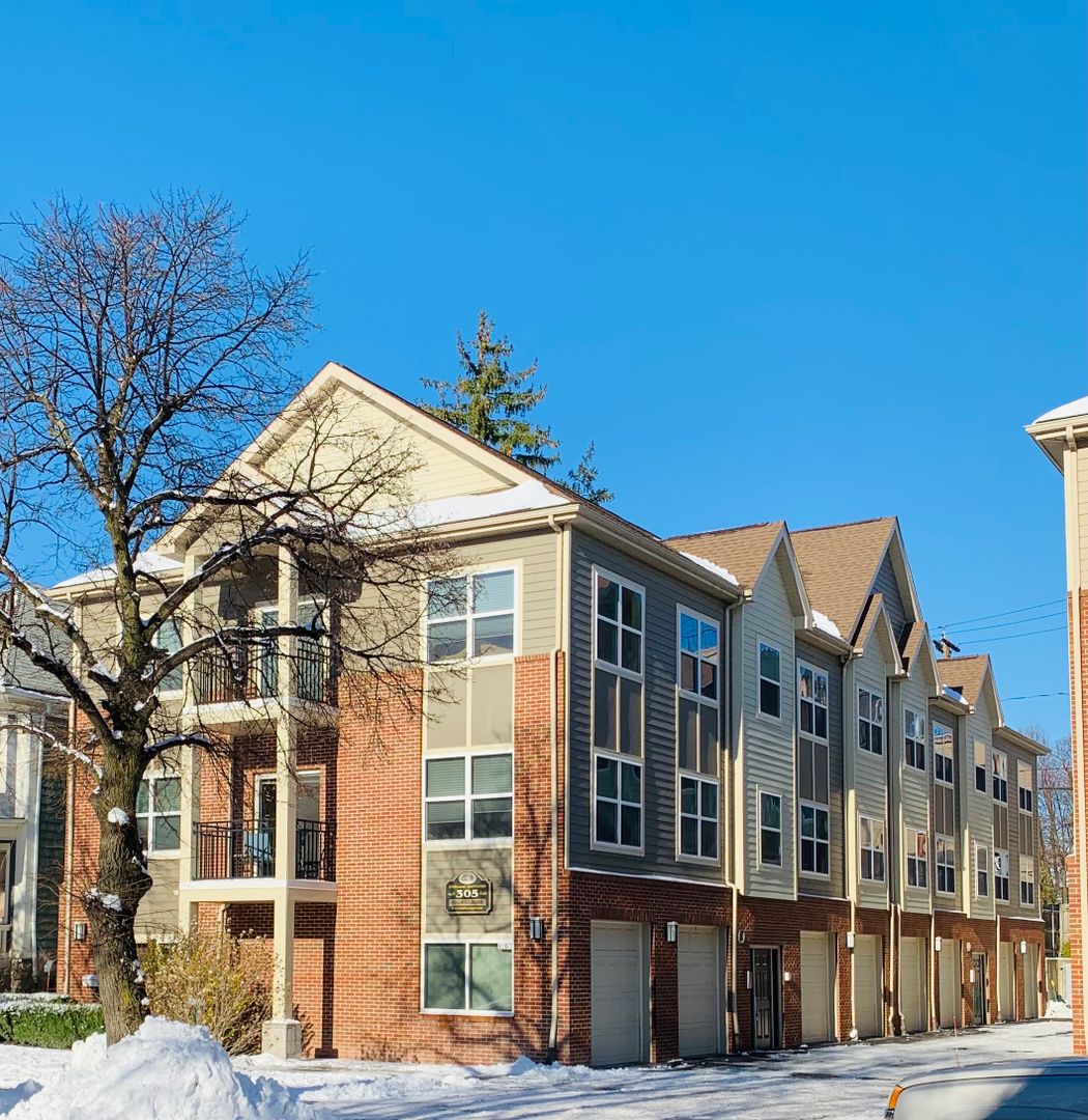 Buffalo Apartment: 305 W. Utica St