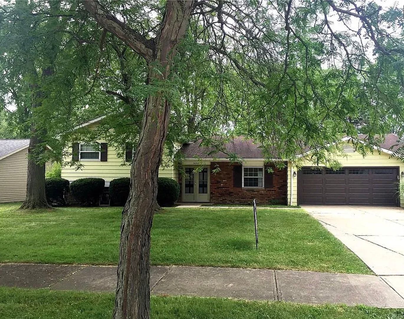 Olmsted Falls House: 26913 Westwood Ln